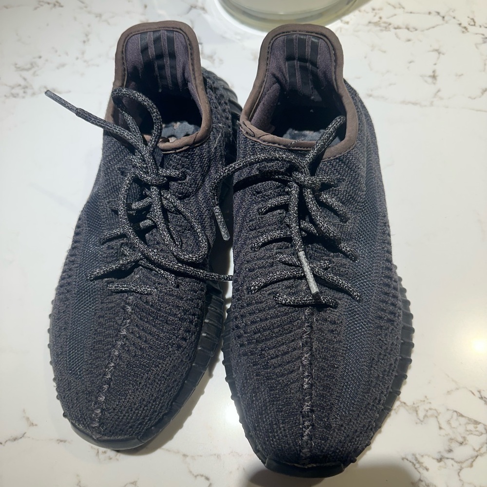 YEEZY BOOST
